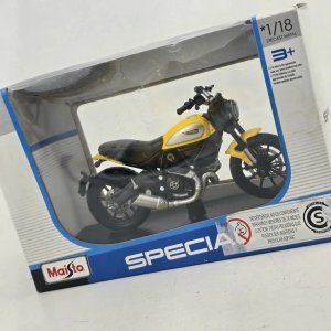 Réplica Maisto Ducati Scrambler Icon Amarilla - imagen 5