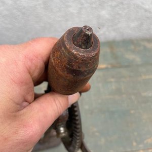 Taladro de Pecho Antiguo Manual con Manivela y Engranajes - imagen 4