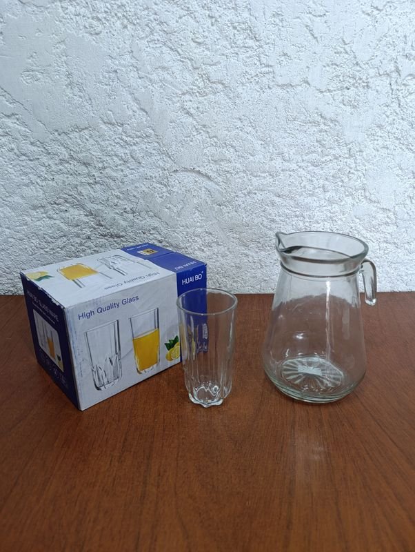 Lote siguiente: Jarra y 6 vasos de vidrio transparente