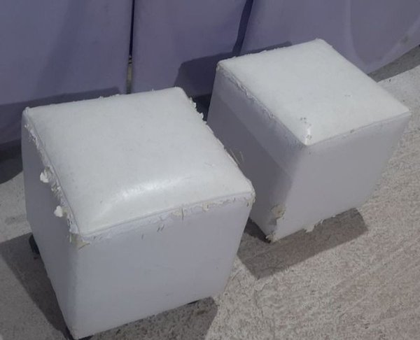 Set de 2 Puff Cubo Blancos con Ruedas - imagen 1