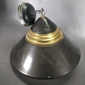 Colgante de Techo Metálico con Tres Luces y Detalles Dorados - imagen 2
