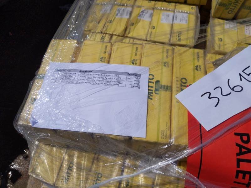 Pallet con 172.000 Tornillos de Diversas Medidas