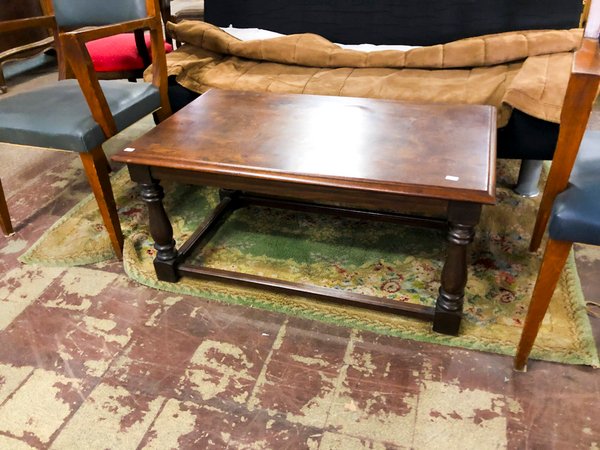 Mesa de Centro Antigua de Madera Oscura