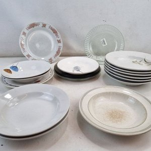Lote de 19 Platos de Porcelana y Loza con Diseños Variados, Incluye Porcelana Olmos - imagen 2