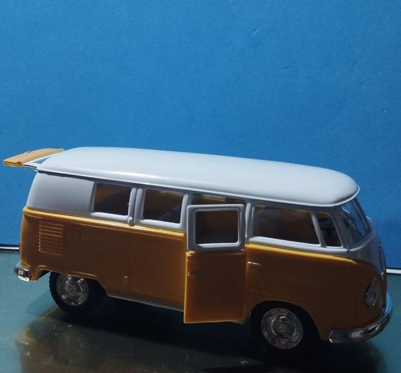 Modelo de Volkswagen Combi 1962 en escala 1/32 - imagen 2