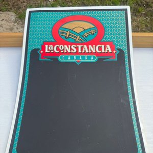 Lote siguiente: Carteles "La Constancia Cabaña" con Pizarra