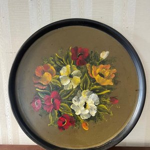 Bandeja Decorativa Redonda con Flores Pintadas a Mano - imagen 2