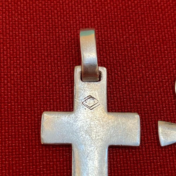 Tres crucifijos de Plata en excelente condición - imagen 4