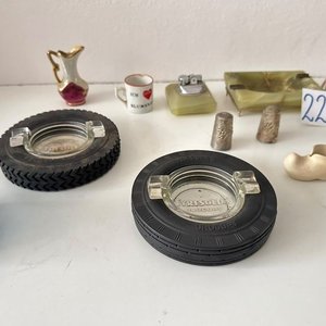 Lote de Adornos Varios: Ceniceros de Alabastro y Ruedas, Tazas y Más - imagen 2