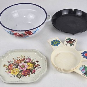 Lote Surtido de Artículos de Cocina Vintage: Ollas Enlozadas, Latas Decoradas y Más - imagen 5