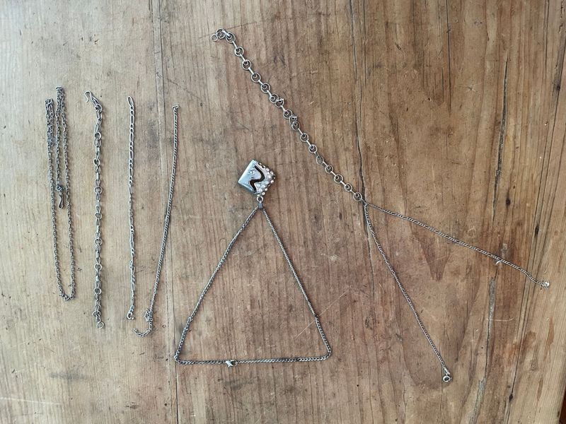 Lote de Cadenas y Adorno con Incrustaciones de Piedras