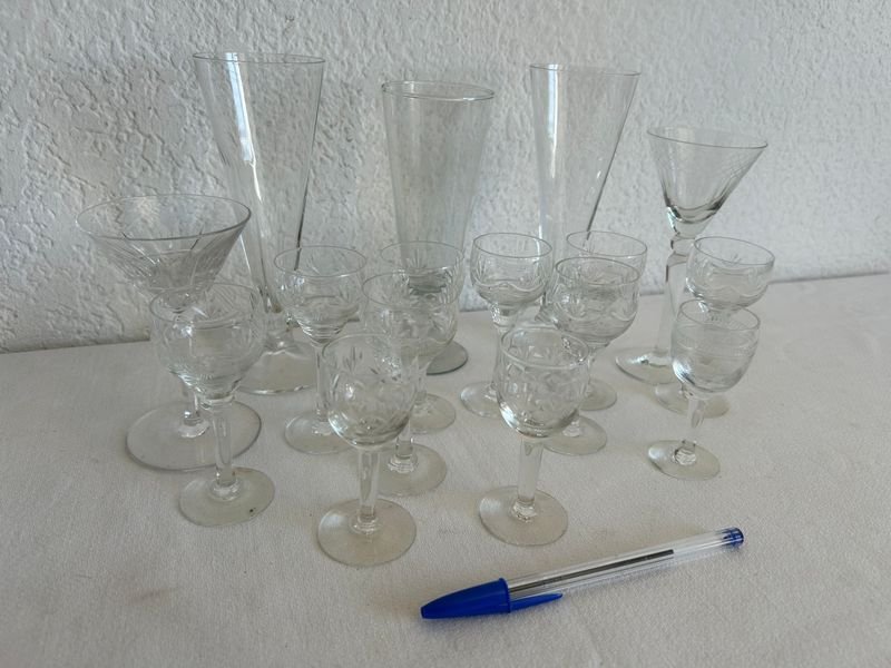 Colección de copas y vasos en cristal y vidrio - imagen 2