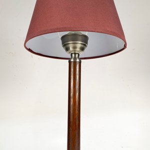 Lámpara de Mesa Clásica con Pantalla Burdeos y Base Metálica - imagen 3