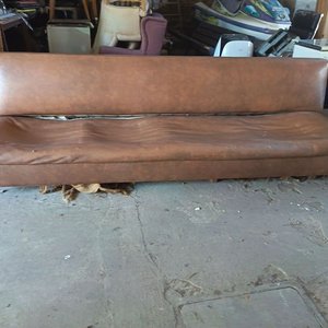Lote siguiente: Gran Sillón de 4 Cuerpos Marrón con Detalles