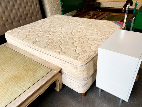 Colchón de Sommier Beige con Diseño Floral