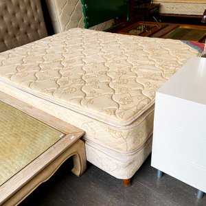 Lote anterior: Colchón de Sommier Beige con Diseño Floral