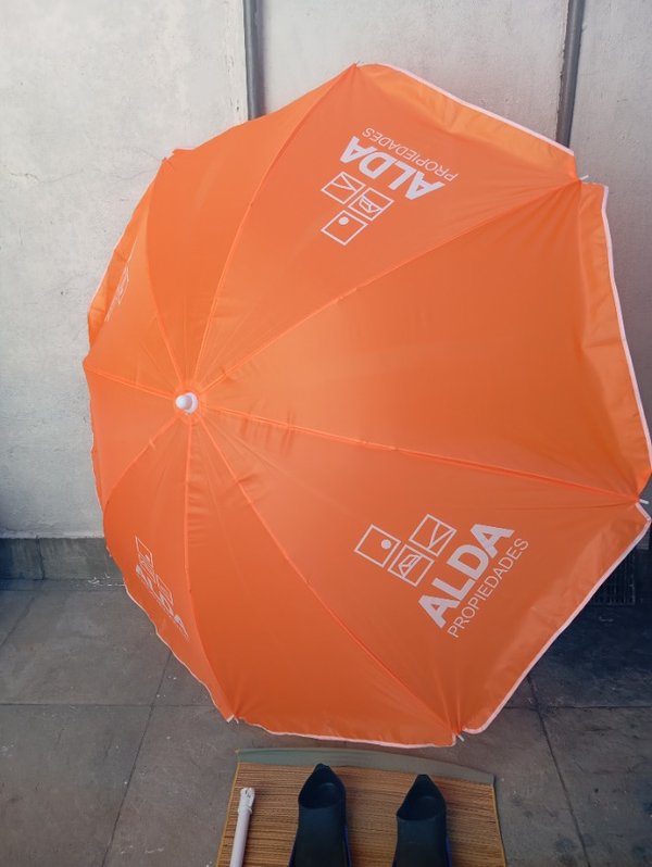 Sombrilla naranja y accesorios - imagen 3