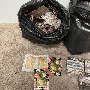 Lote de Porta Retratos y Porta Labiales con Diseños Florales - imagen 7