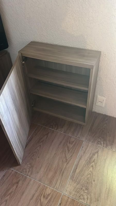 Mueble para TV de tres piezas en excelente condición - imagen 3