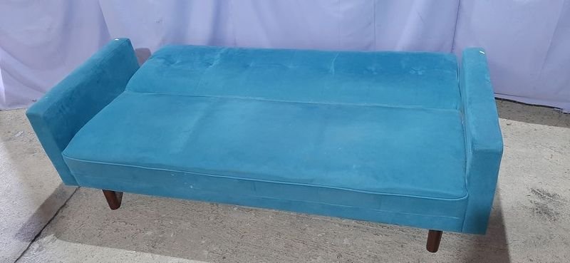Sofá Celeste con Almohadones - imagen 3