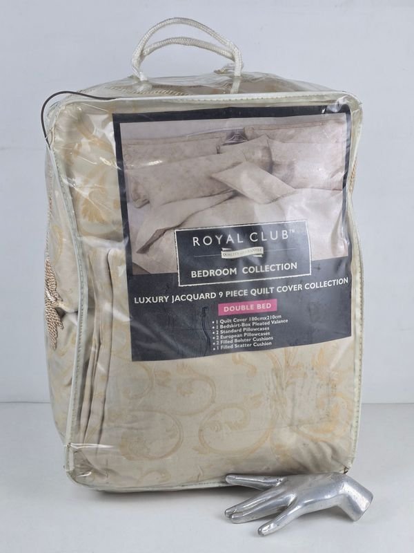 Juego de Acolchado Royal Club Luxury Jacquard Beige y Dorado 9 Piezas Cama 2 Plazas