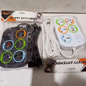 Dos alargues de seguridad con múltiples tomas - imagen 1