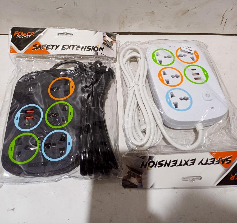 Dos alargues de seguridad con múltiples tomas
