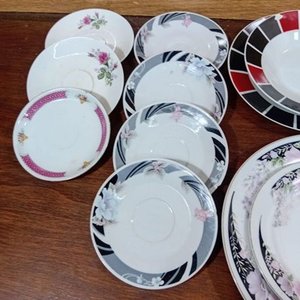 Lote de 11 Platos con Diseños Florales y Geométricos - imagen 2
