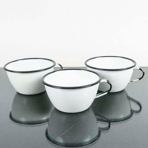 Lote siguiente: Set de 3 Tazas Esmaltadas Blancas con Borde Negro