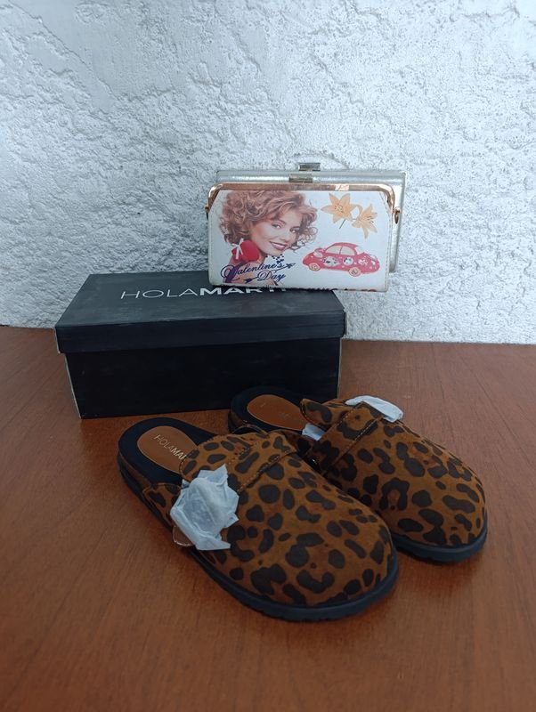 Lote anterior: Sandalias de dama nuevas talle 39 + 2 monederos