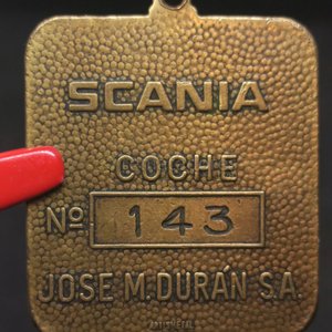 Placa "Scania Coche 143" y Placa "Conductor 58 Practicante" - imagen 1