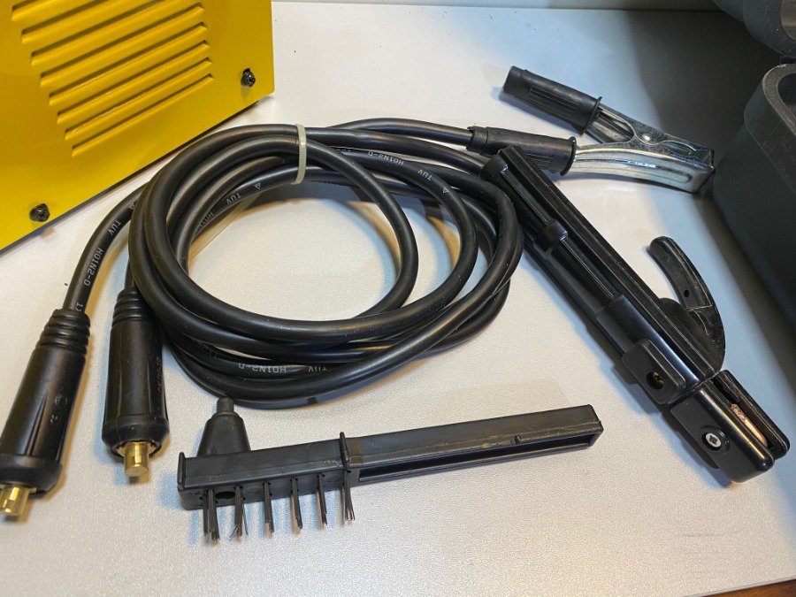 Soldadora inverter NORSTAR 250A con cables y accesorios - imagen 5