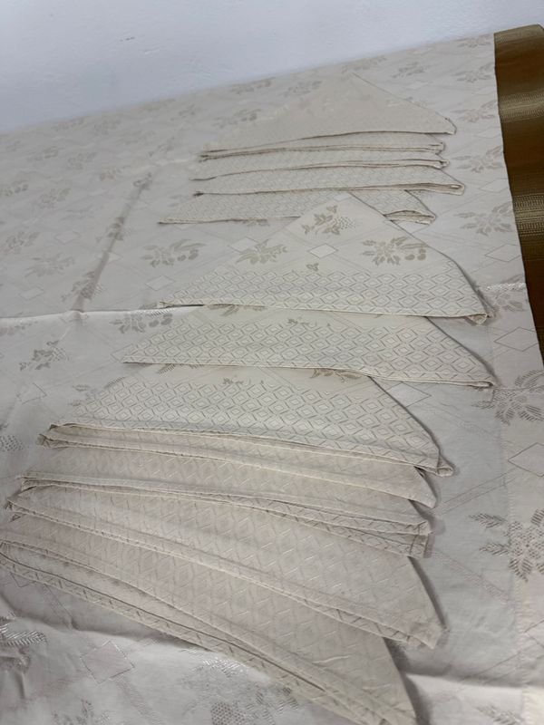 Antiguo mantel con seis servilletas - imagen 3