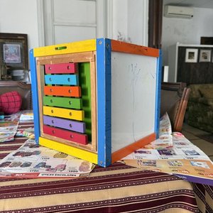 Cubo Didáctico de Madera con Ábaco, Laberinto y Pizarra - imagen 12