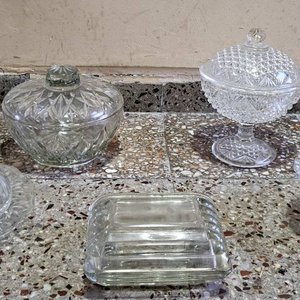 Lote siguiente: Lote de 5 Carameleras y Recipientes de Vidrio Tallado