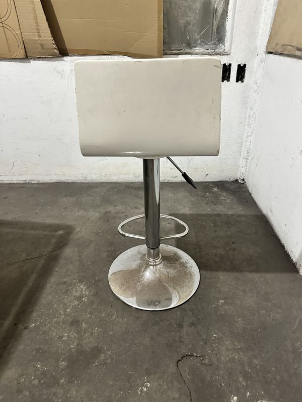 Silla blanca con altura ajustable - imagen 3