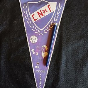 Banderín "Ediciones Crack" C.N. de F. con Escudo y Futbolista - imagen 2