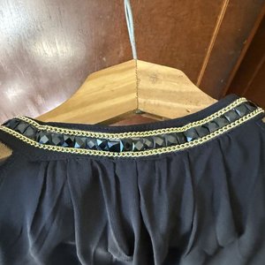 Blusa Negra Louis Dog Talla 140 con Pedrería y Volantes - imagen 4
