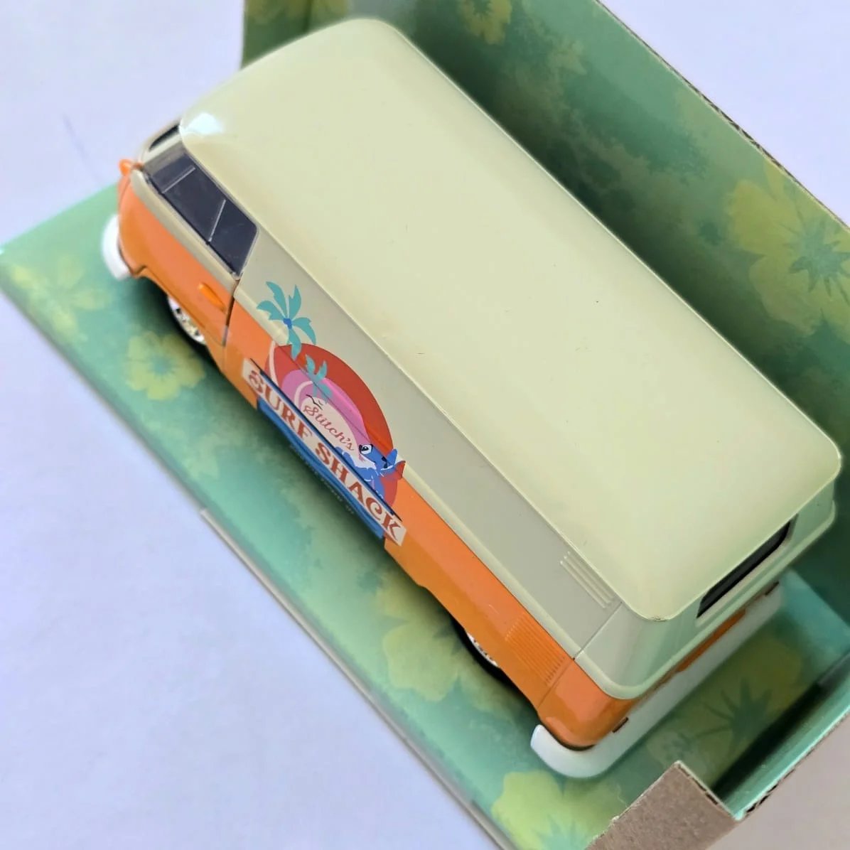 Modelo de VW Kombi de Stitch con tema de Surf - imagen 4