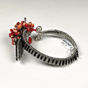 Pulsera de Metal con Detalle de Coral y Piedras Negras - imagen 4