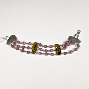 Pulsera de Cristal Morado con Detalle de Nácar y Metal - imagen 2