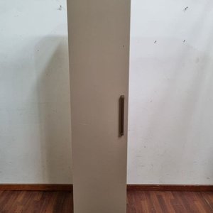 Lote siguiente: Estantería Beige con Puerta y Estantes Interiores (44x41x202 cm)