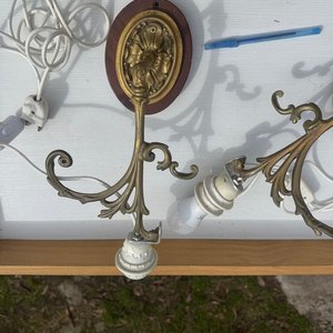 Lote siguiente: Par de Lámparas de Bronce Estilo Clásico para Pared