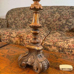 Par de Lámparas de Mesa con Base de Madera Torneada y Pantallas - imagen 5