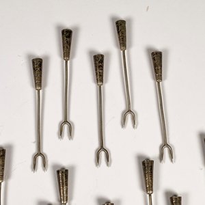 Doce Pinchos de Plata para Aperitivo con Diseño Grabado - imagen 3