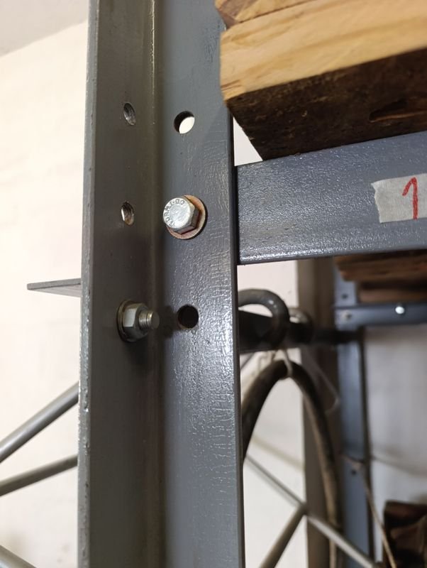 Estantería de hierro y bulones para almacenamiento industrial - imagen 3