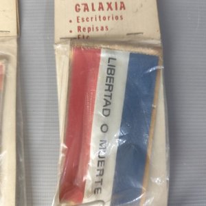 Dos Banderines de Pie Antiguos Galaxia "Libertad o Muerte" Escritorio - imagen 2
