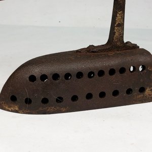 Plancha Antigua de Hierro con Asa de Madera - imagen 3
