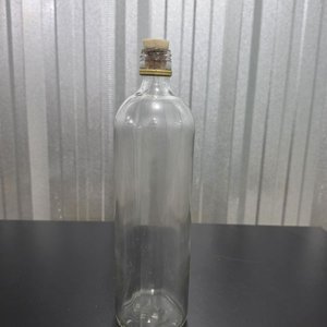 Lote siguiente: Botella de Vidrio Transparente con Tapón de Corcho