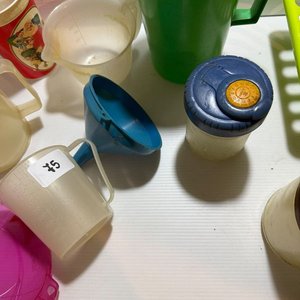 Lote de Utensilios de Plástico para Cocina: Jarras, Medidores y Recipientes - imagen 4
